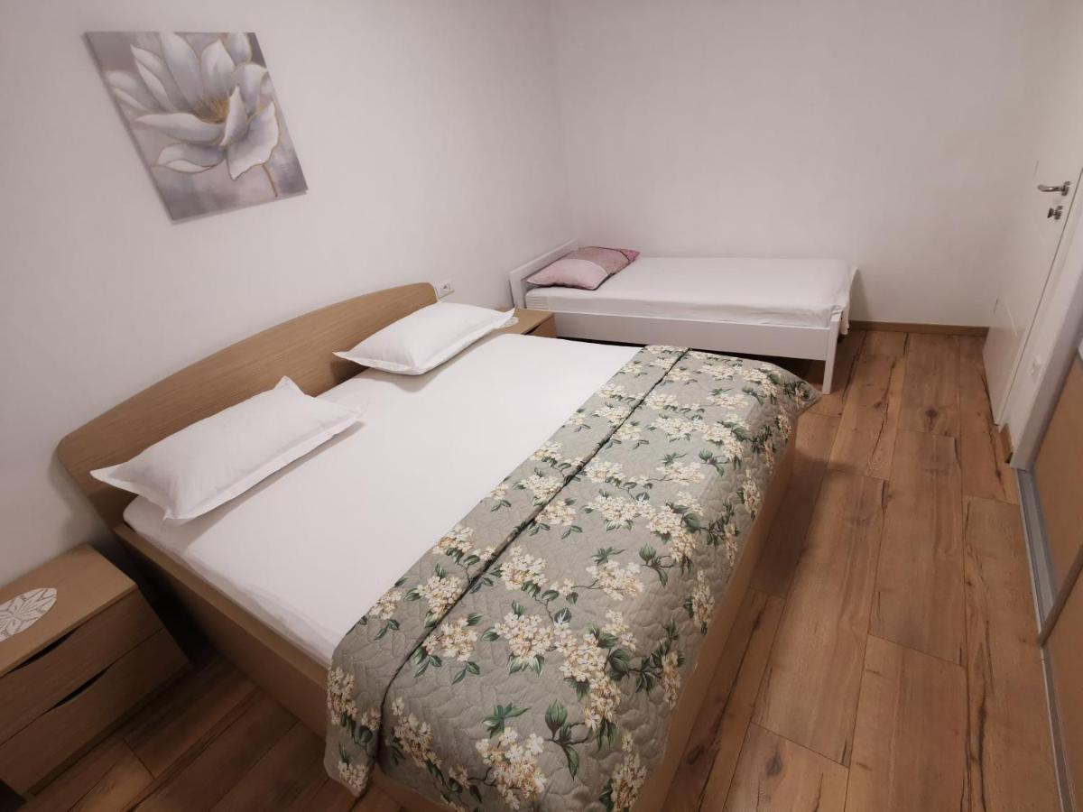 Apartman Marel Žrnovnica Exteriör bild